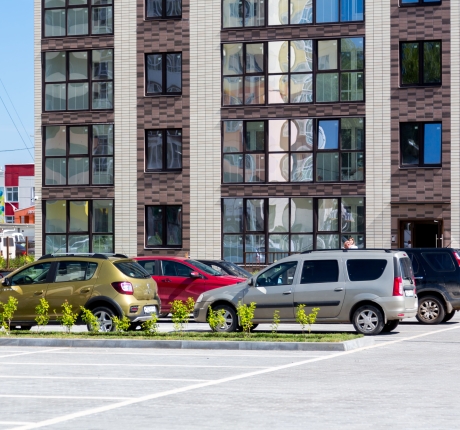 Просторная парковка